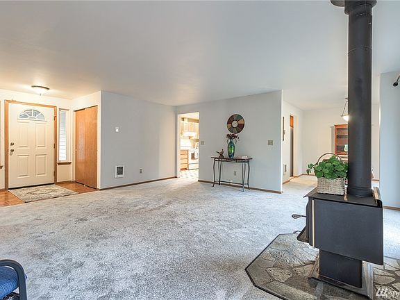 5th image of 10105 Lookout Dr NW