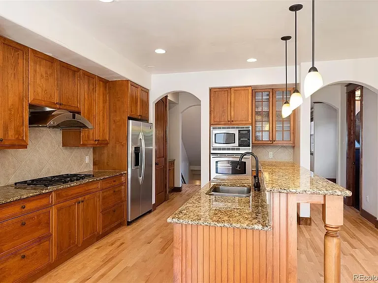884 S Emerson St — Photo 9