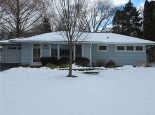 16 Burrows Dr, Rochester, NY 14625