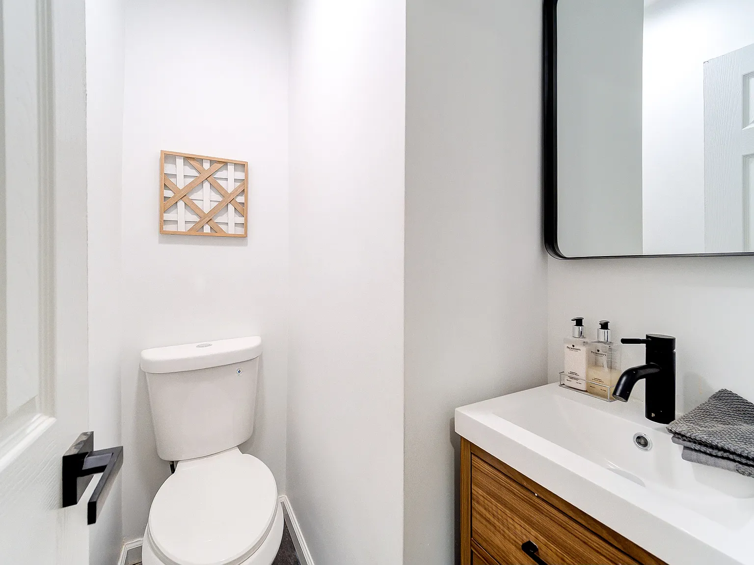 3 bed, 2.5 bath, 1585 sqft, $3,600 — Photo 3