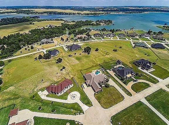 2nd image of 114 Brooke Ln