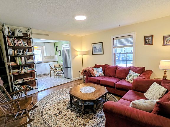 2nd image of 707 W 4th St