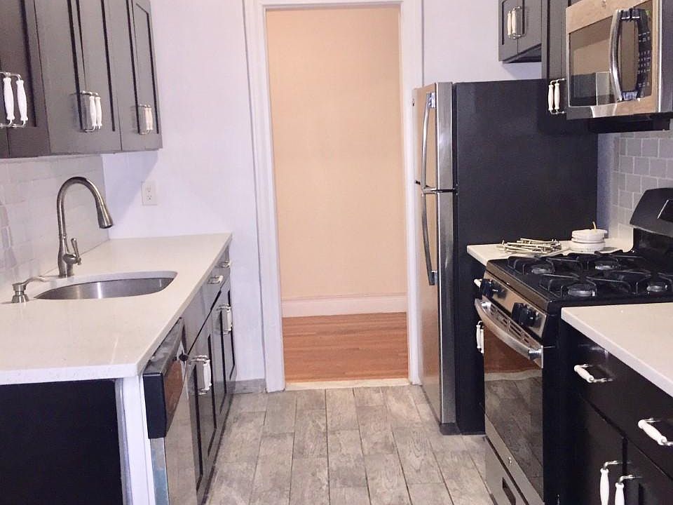 1st image of 118 Metropolitan Ave #G