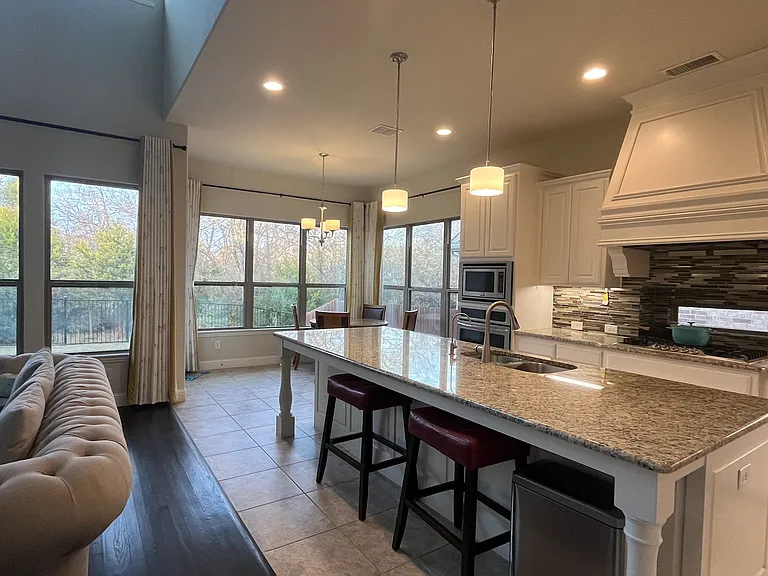 2405 Bigleaf Ct — Photo 3