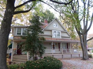 1009 S Main St, Benton, IL 62812