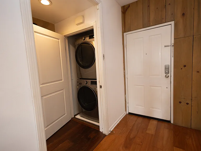 1901 Victoria Ave #105 — Photo 4