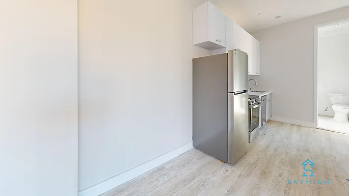 Rented by Skyhigh Realty NYC LLC | media 4