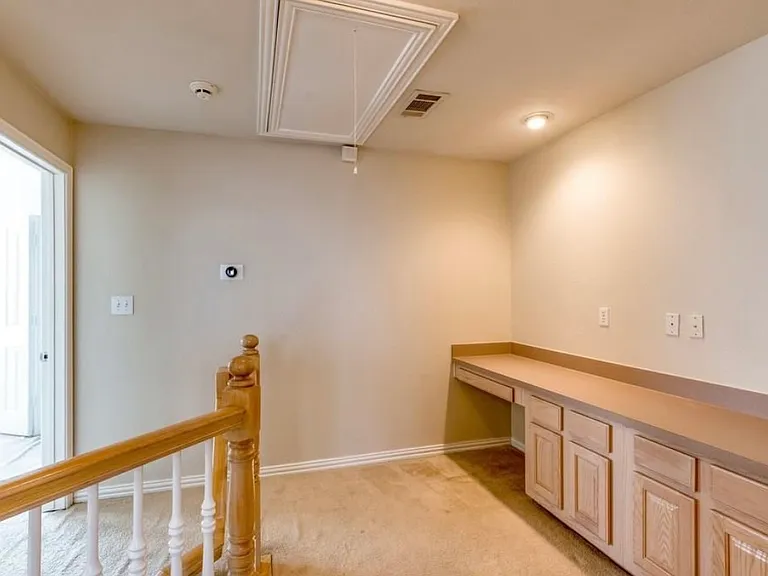 615 Regency Dr — Photo 12