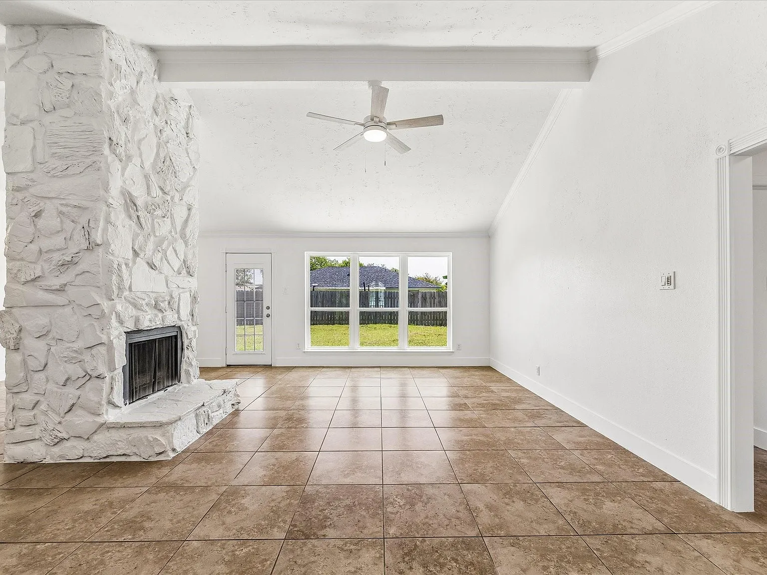 4 bed, 2.0 bath, 1356 sqft, $2,250 — Photo 3