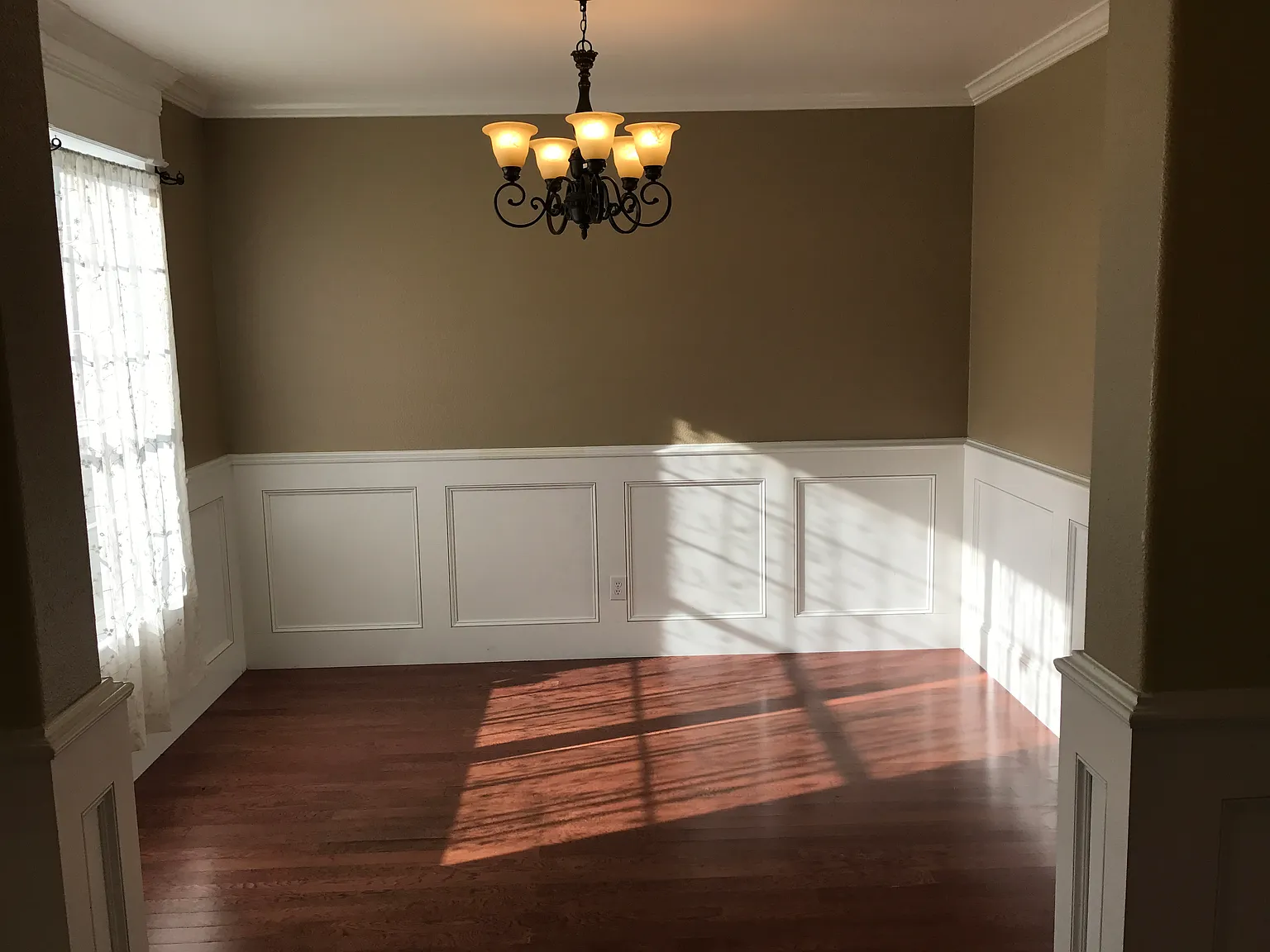 4 bed, 2.5 bath, 2447 sqft, $3,000 — Photo 4
