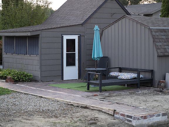 3rd image of 2375 Nazor Rd