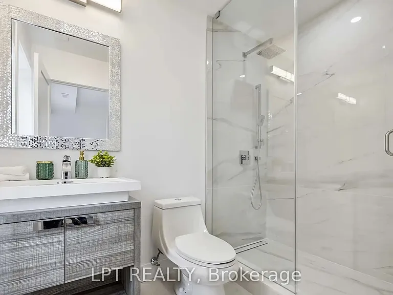 19 Hatfield Cres — Photo 5