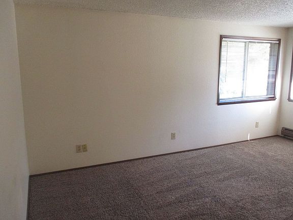 4th image of 13104 86th Ave E