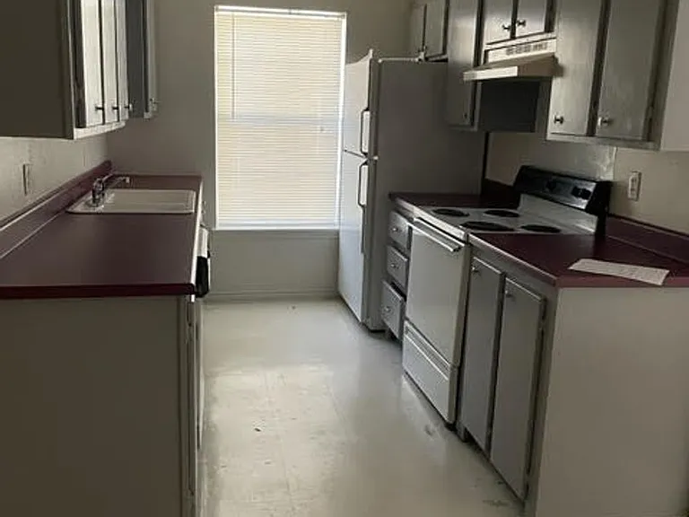 214 Hickory St — Photo 6