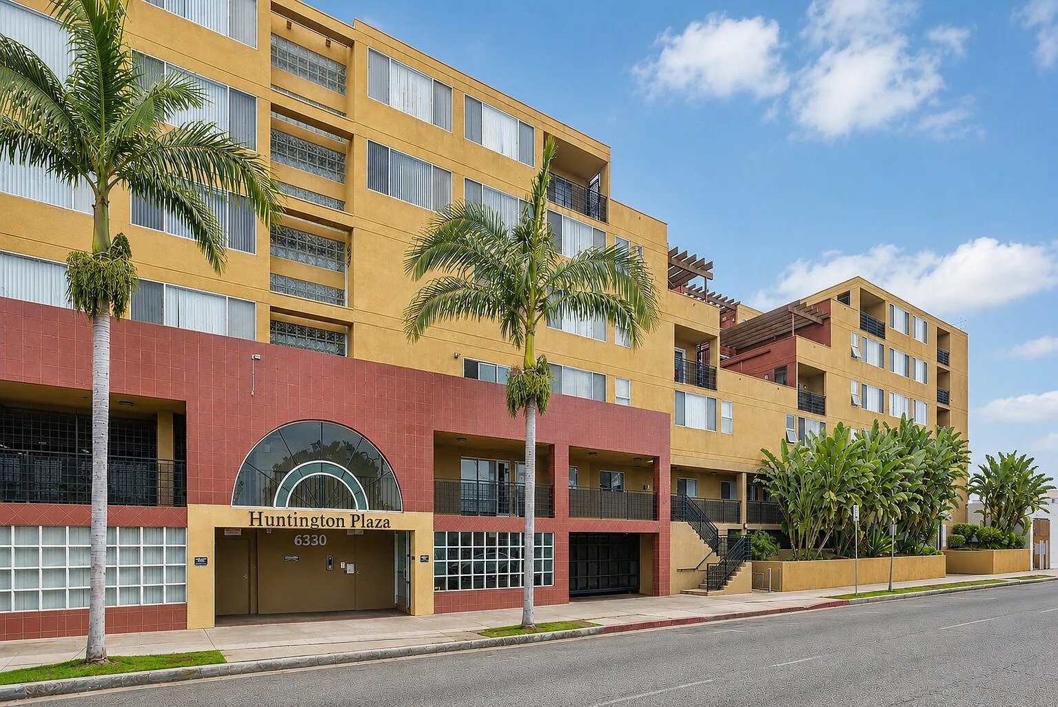 Huntington Plaza Senior Apartments — Photo 2