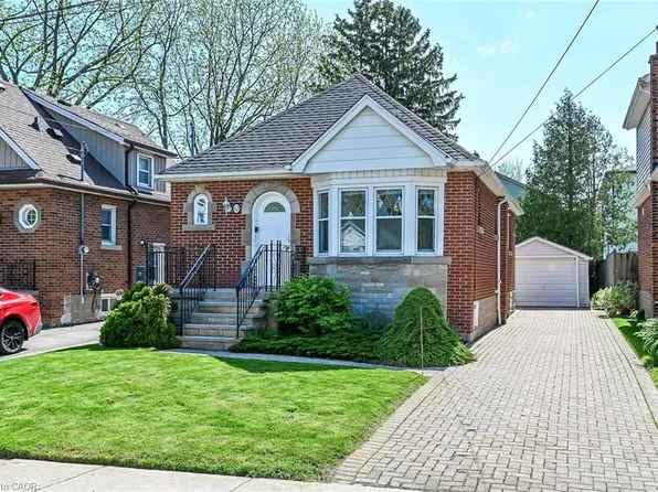 62 Uplands Ave, Hamilton, ON L8S 3X8