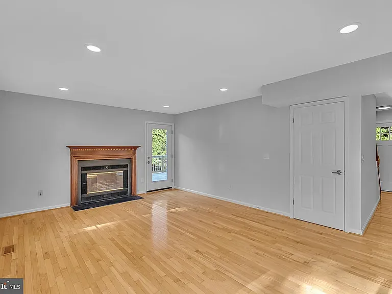 3 bed, 2616 sqft, $5,000 — Photo 3