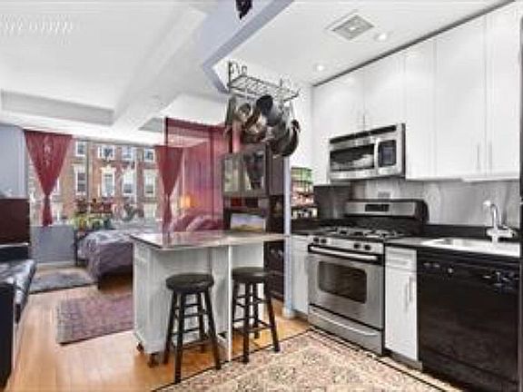 4th image of 525 E 11th St APT 4E