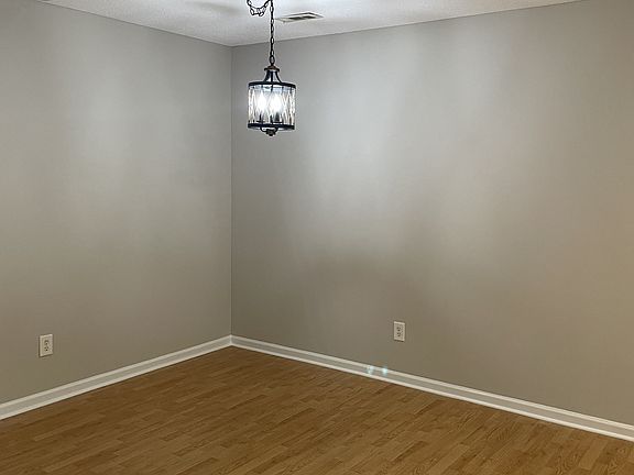 5th image of 131 Summerwood Dr
