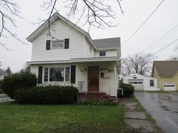 28 Smith St, Sodus, NY 14551