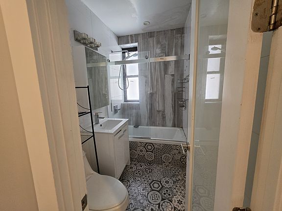 3rd image of 101 Woodruff Ave #3L