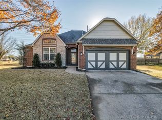 11528 S Mulberry Ln, Jenks, OK 74037