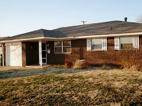 9817 Harmony Dr, Midwest City, OK 73130