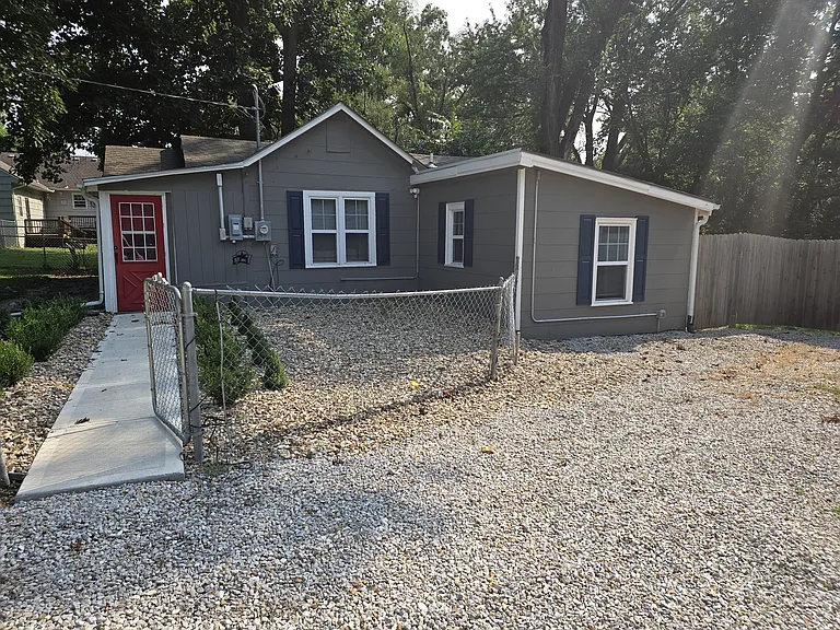 7720 Elm Ave — Photo 1