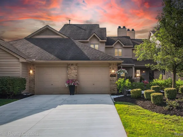 47704 Blue Heron Dr S, Northville, MI 48168