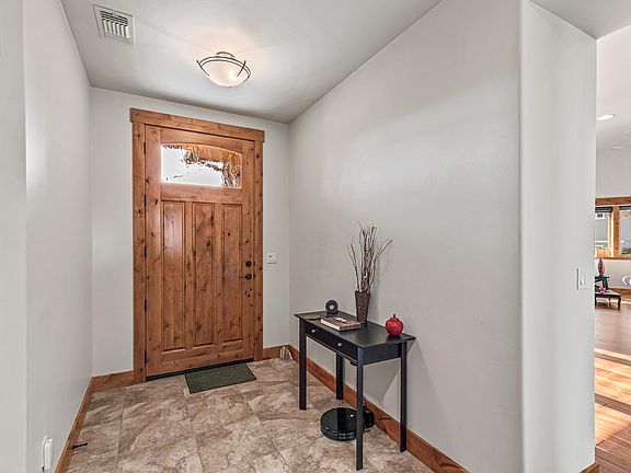 3rd image of 551 Sutton Pl