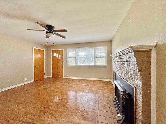 3rd image of 75 Shoals Ave