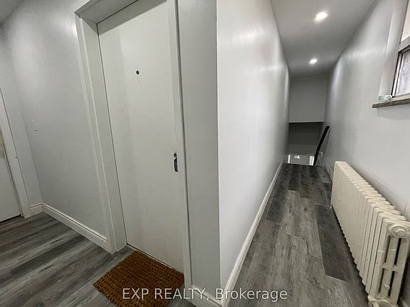 3rd image of 259 Lakeshore Rd E #5