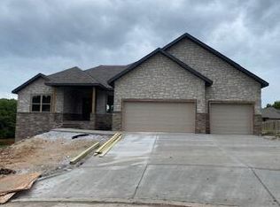 381 N Jacks Fork Cir, Nixa, MO 65714