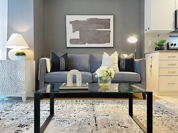 26 Fieldway Rd #35, Toronto, ON M8Z 0E3
