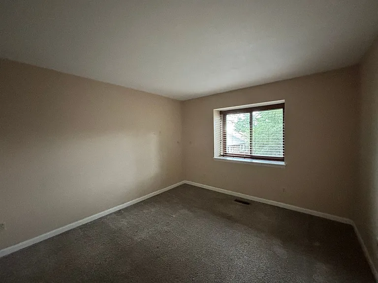 1721 Donlee Dr — Photo 10