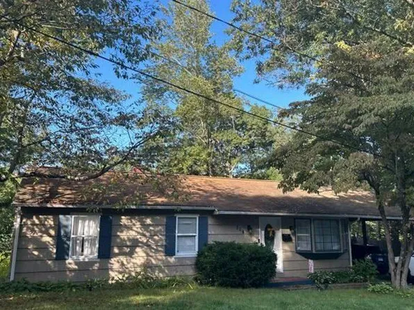 114 McDermott Ave, Willimantic, CT 06226