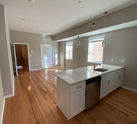 2nd image of 1924 W Girard Ave #2R