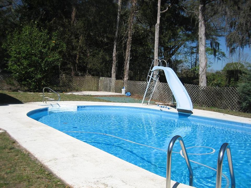 1st image of 413 Parkwood Dr