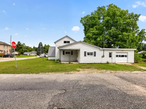 314 Decalb St, Reed City, MI 49677