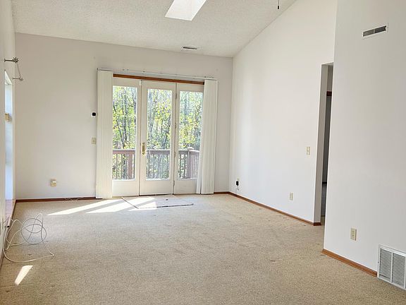 3rd image of 4607 Foxwood Dr S #4607
