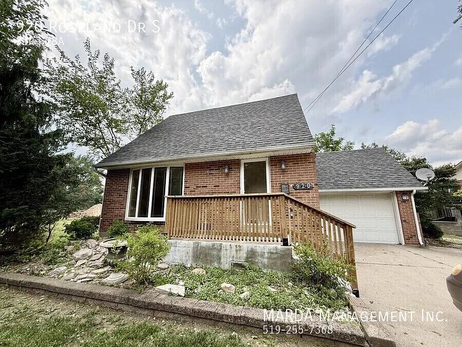 920 Roseland Dr S
