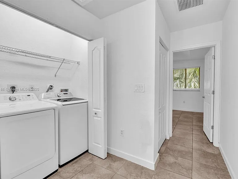 21205 NW 14th Pl — Photo 12