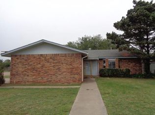 2901 Mesa Dr, Plainview, TX 79072