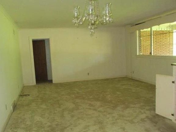 5th image of 1620 S Poplar St