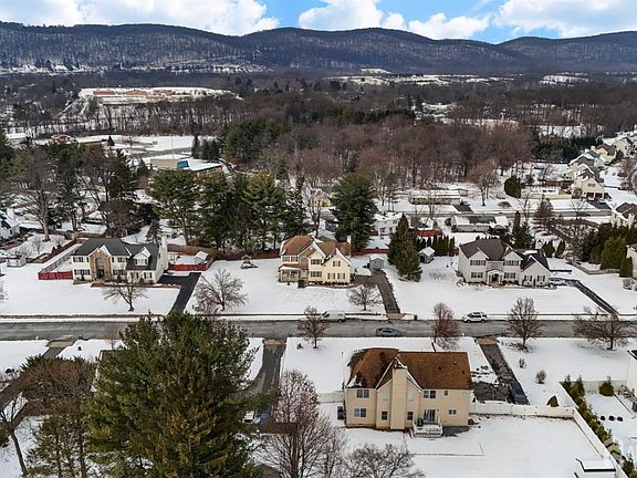 3rd image of 5 Ridge Top Ter