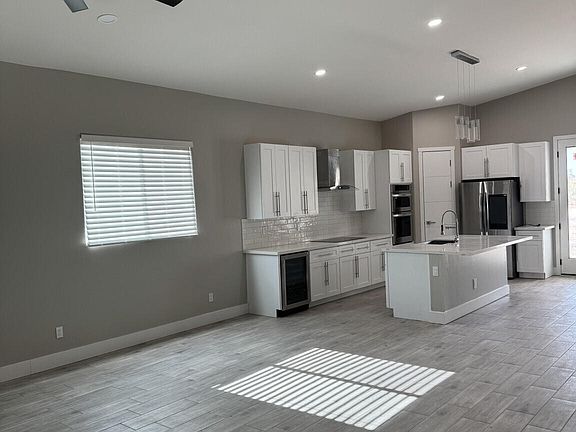 5th image of 4220 N MONTEZUMA Drive
