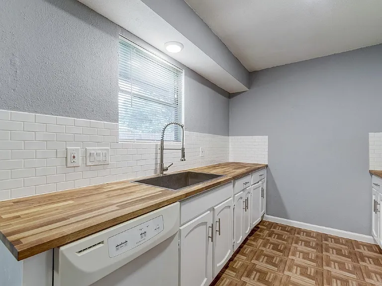 5010 Joshua Ct — Photo 11
