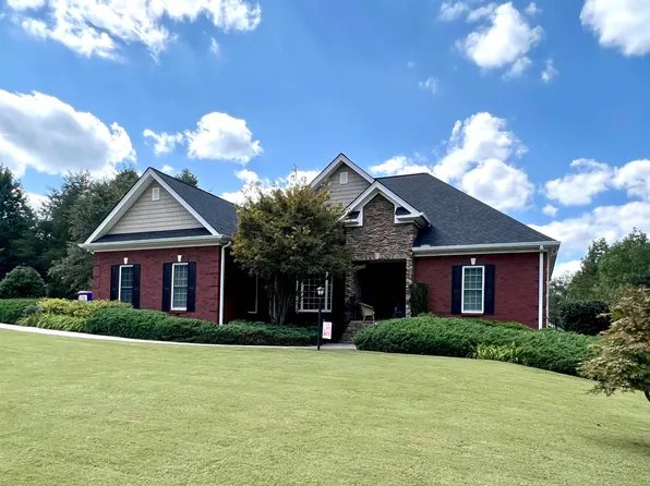 180 Sterling Hills Dr, Clarkesville, GA 30523