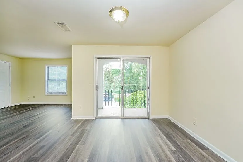 2 bed, 2.0 bath, 1100 sqft, $1,150 — Photo 2