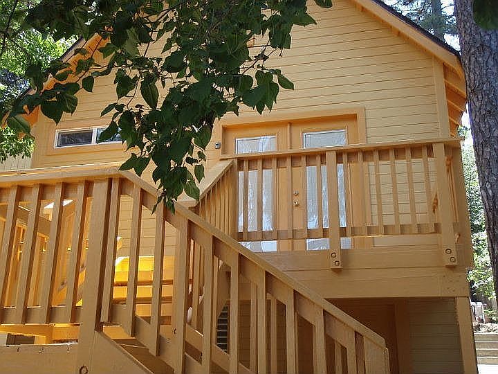 2nd image of 22774 Laurel Ln